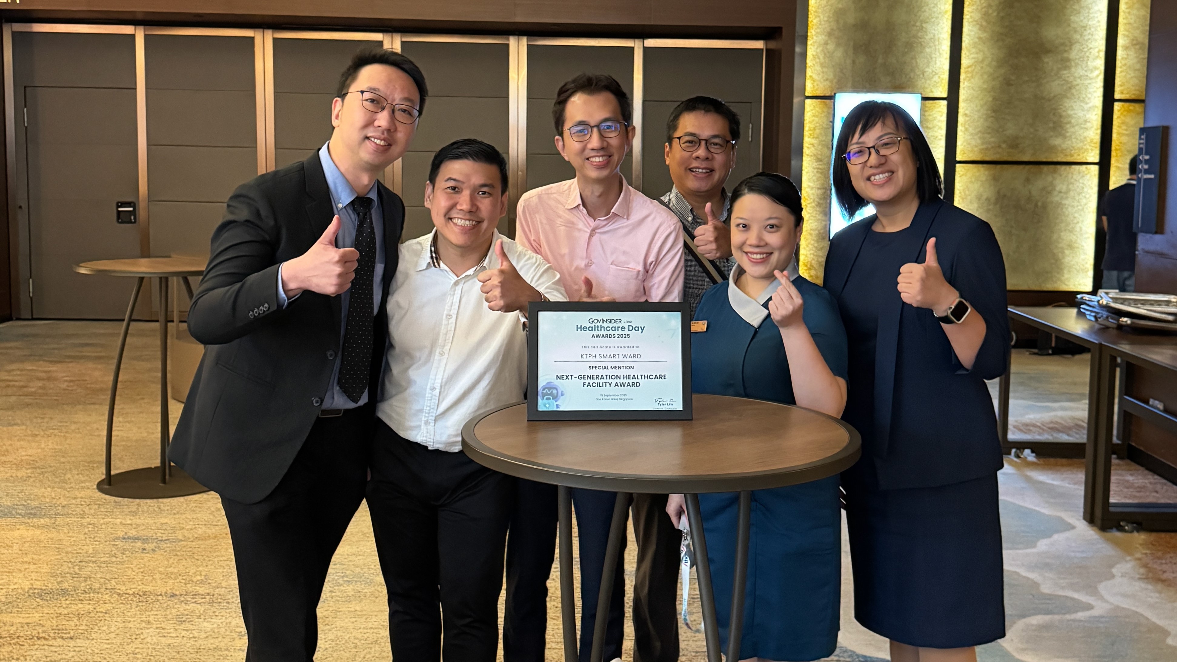 Smart Ward team and their award 