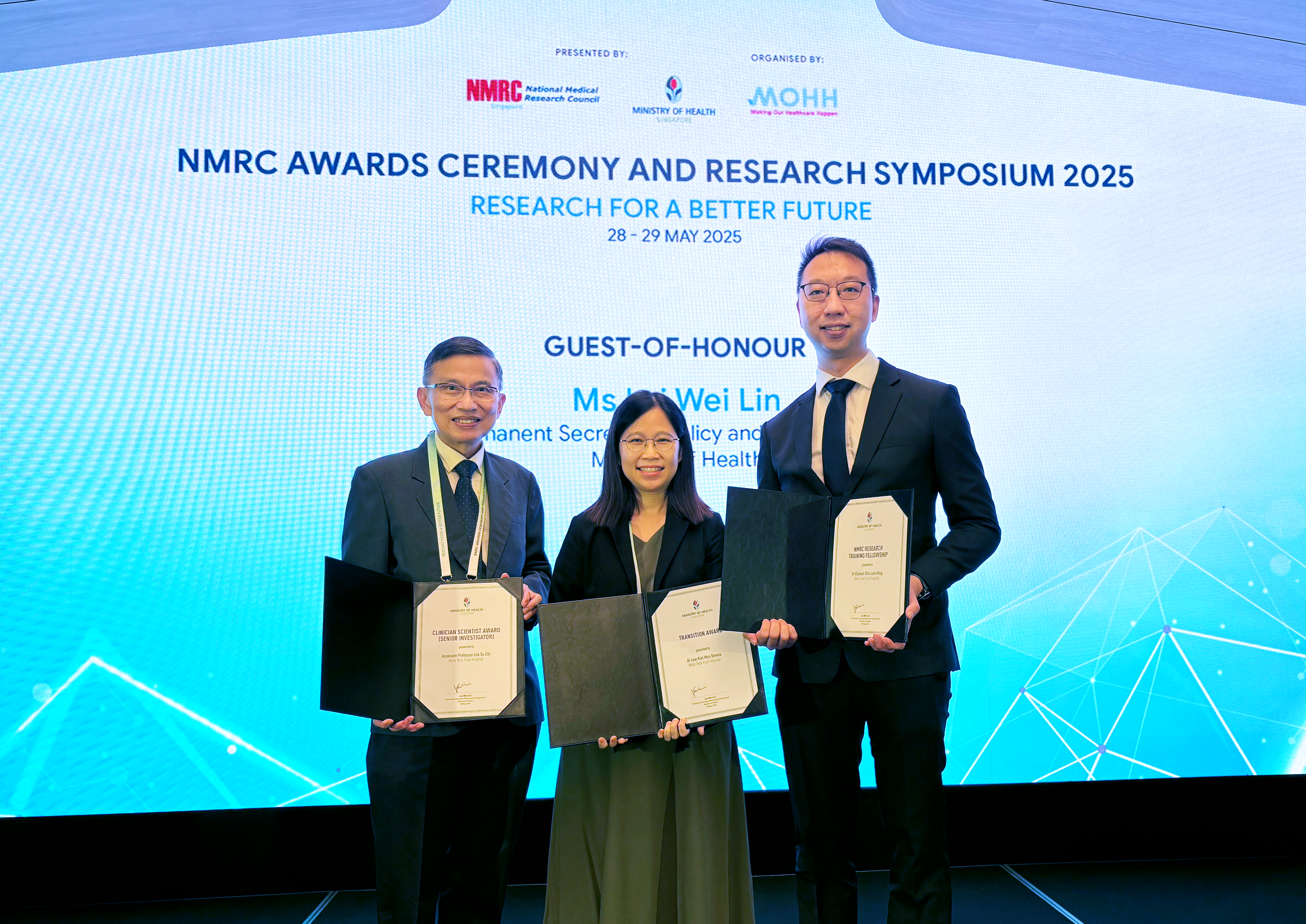 KTPH Clinician Scientists and Innovator receiving the award